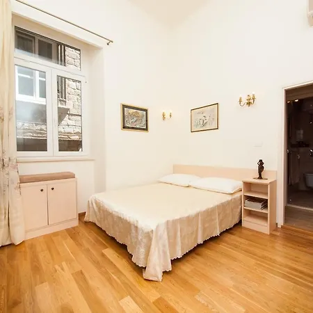 Mira Apartman *